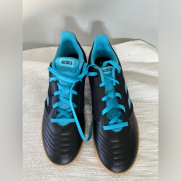 Adidas- indoor soccer shoes BNWOT - Picture 2 of 5